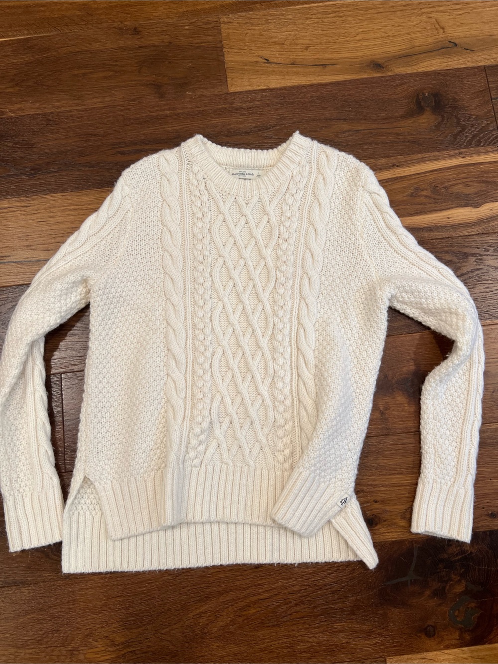Abercrombie & Fitch Cream Cable-Knit Crewneck Sweater (L)